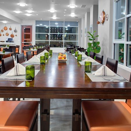 Holiday Inn Windsor - Wine Country, an IHG Hotel Exterior foto